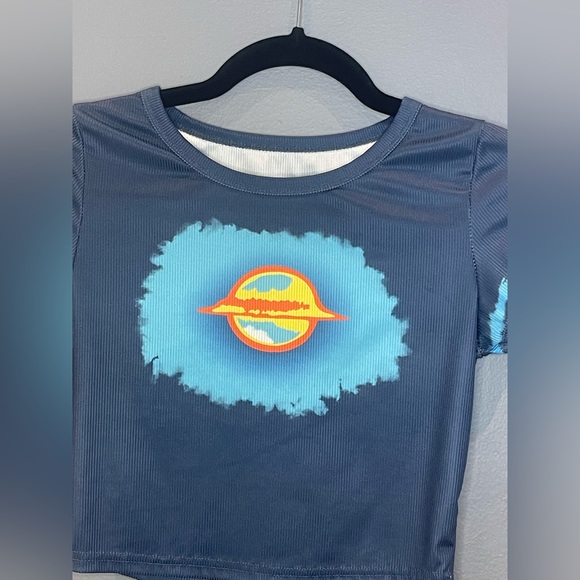 90’s Style Cropped, Fitted, Space Ship T-Shirt - Picture 2 of 5
